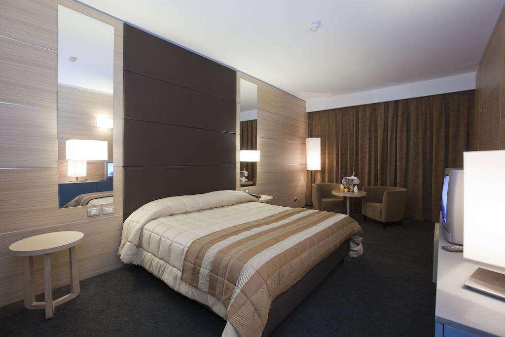 Centrum Palace Hotel & Resorts Καμπομπάσο Δωμάτιο φωτογραφία